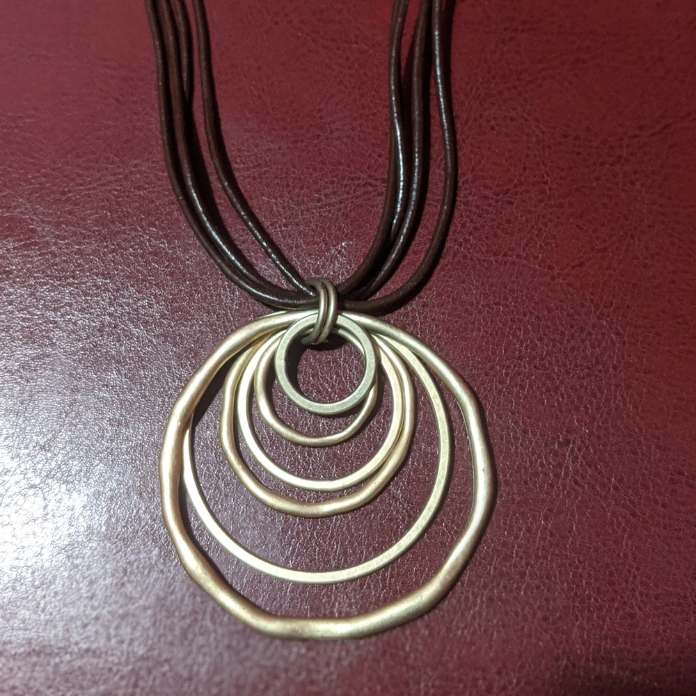 Stunning gold necklace